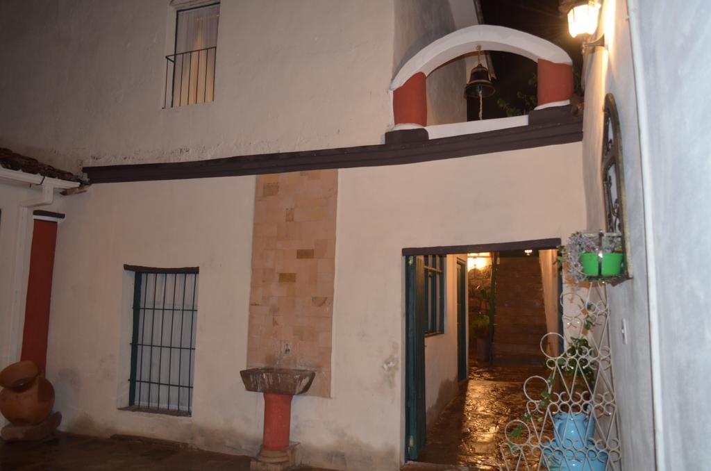 Casa Solariega Hostal B&Bスクレ エクステリア 写真