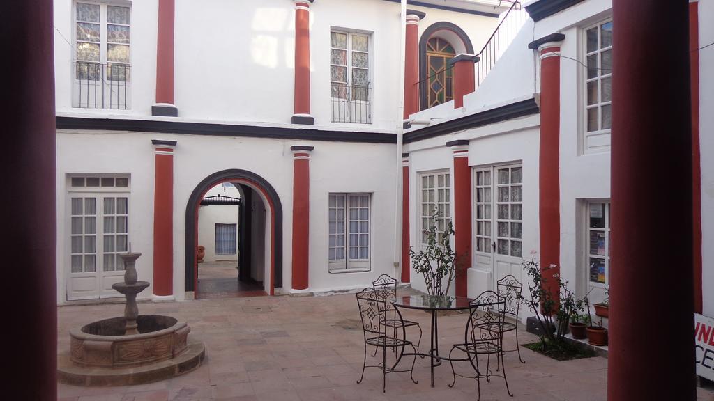 Casa Solariega Hostal B&Bスクレ エクステリア 写真