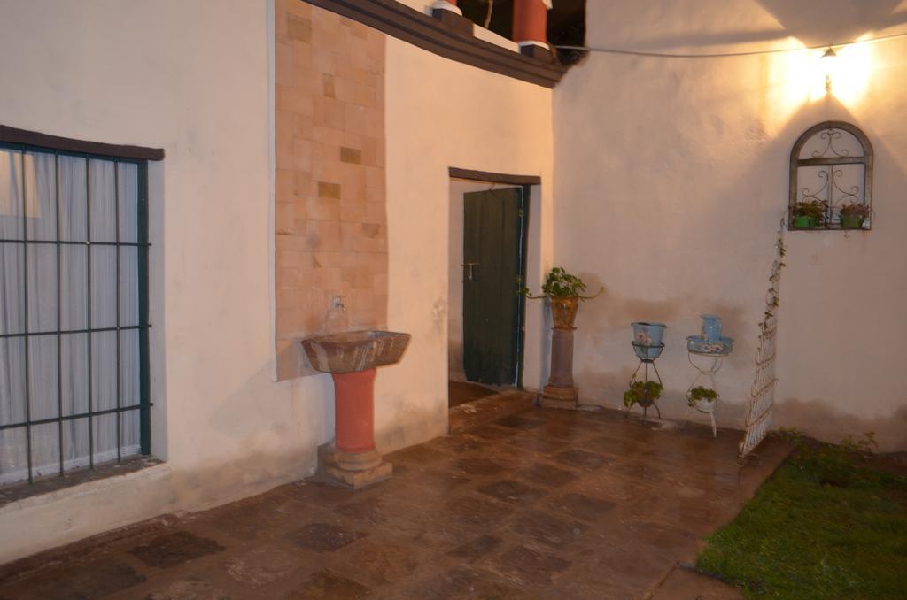 Casa Solariega Hostal B&Bスクレ エクステリア 写真
