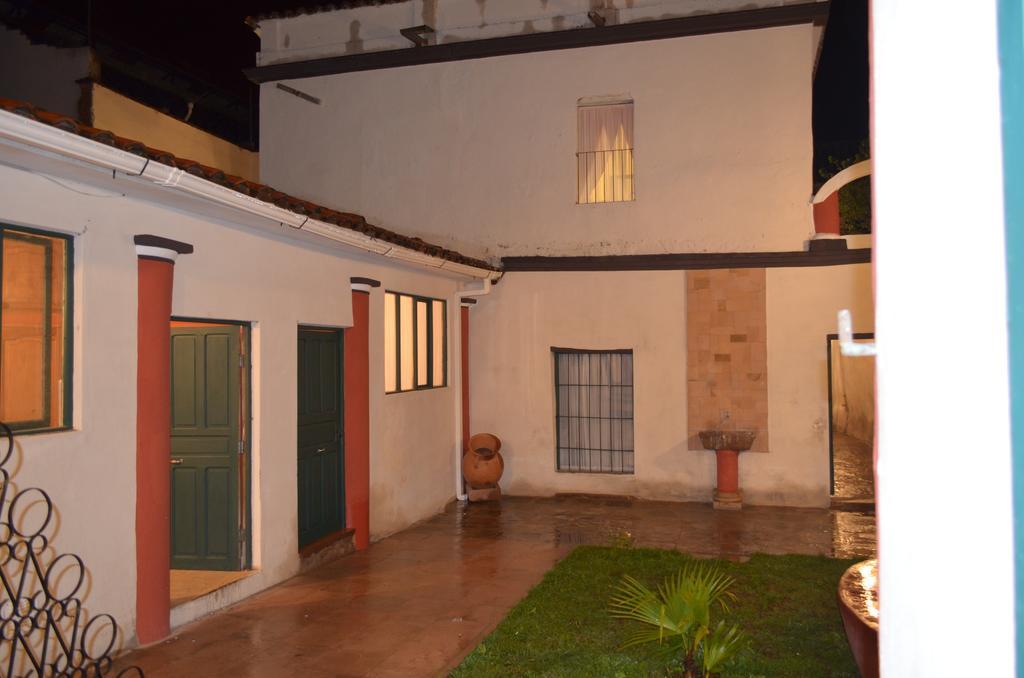 Casa Solariega Hostal B&Bスクレ エクステリア 写真
